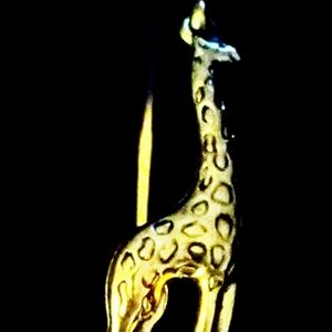 Single Giraffe Bangle Gold Tone Charm Bracelet.